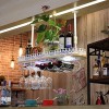 Étagère À Vin Porte-Bouteille Casier À Vin Bar Cadre en Verre À Vin Suspendu Gobelets Rétro À lenvers Cintres À Vin avec Lum